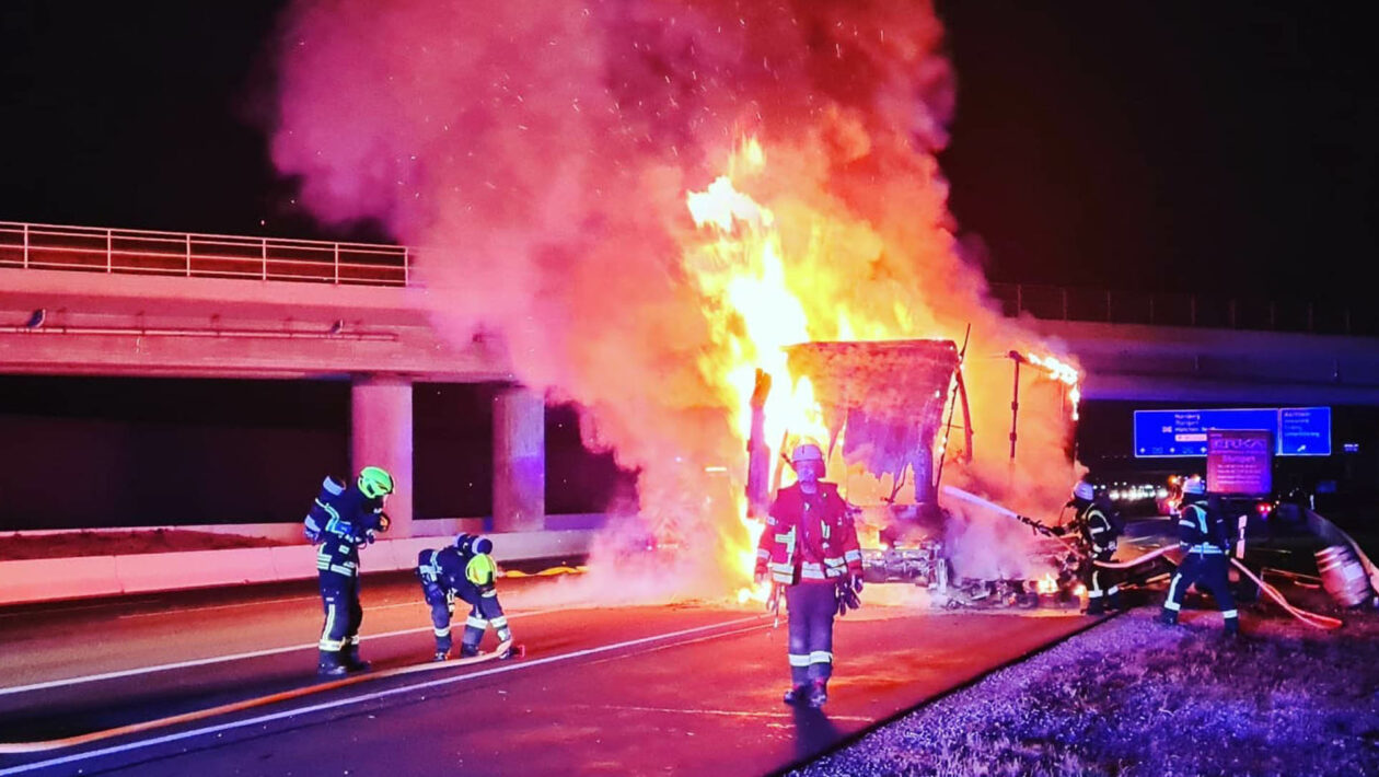 Feuerwehr Grasbrunn A99 Brand 01