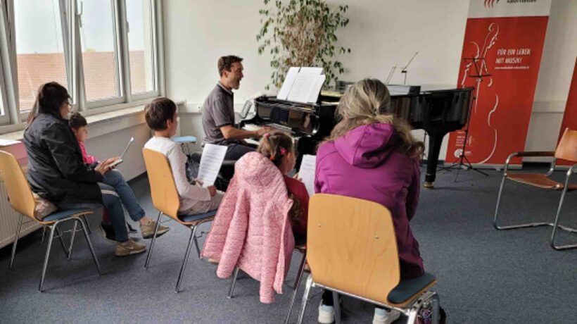 Musikschule Vaterstetten musiziert mit ukrainischen Flüchtlingskindern