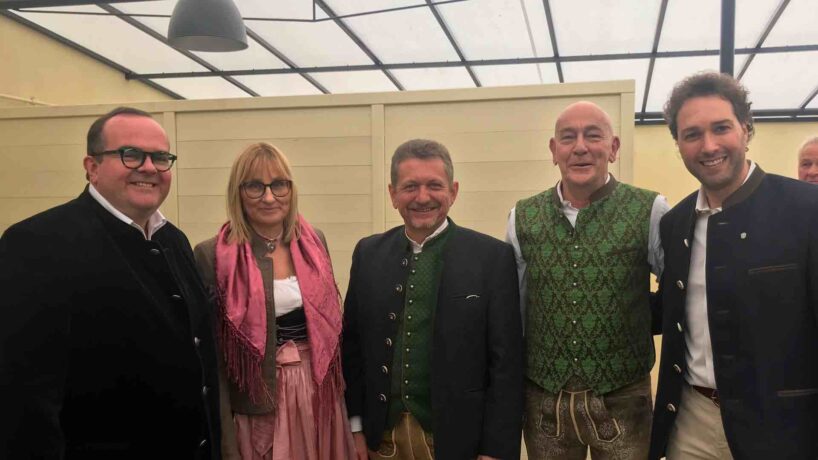 Clemens Baumgärtner (Referent für Arbeit und Wirtschaft München), Petra und Klaus Korneder, Wirt Theo J. Heupgen und der 1. Bürgermeister der Gemeinde Haar,Andreas Bukowski.