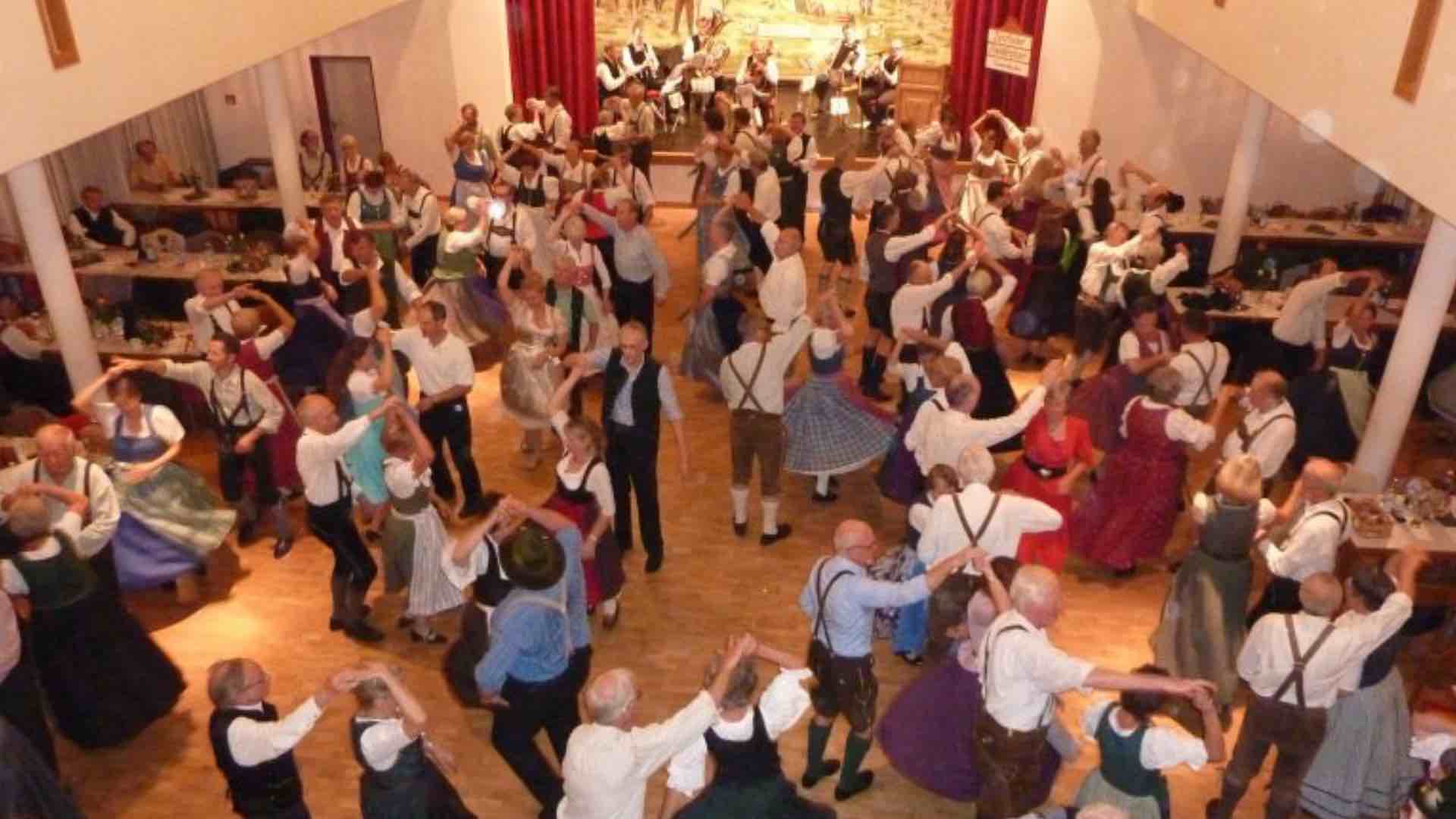 40 Jahre Volkstanzkreis Neukeferloh-Grasbrunn im Bürgerhaus