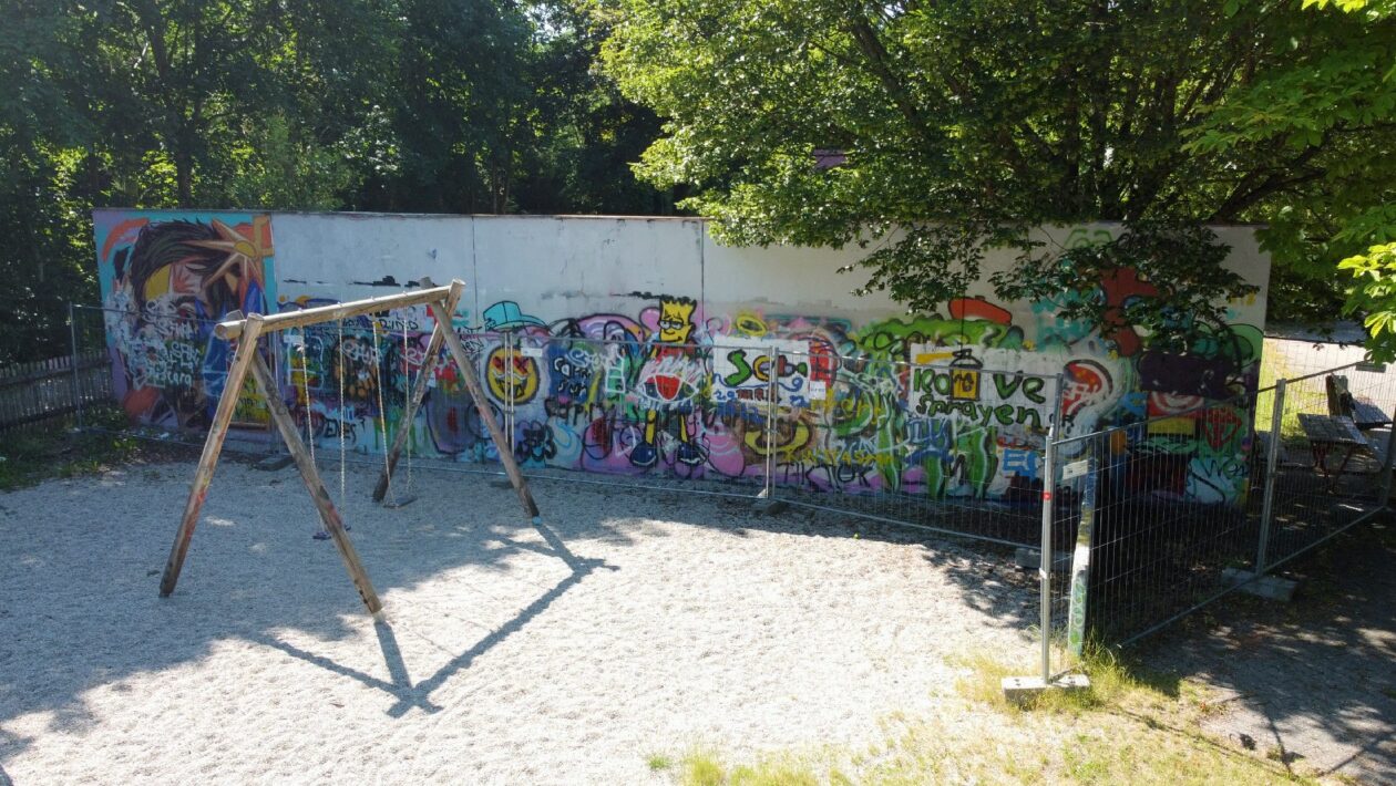 Bavarian Grafitti: Bolzplatzwand in Neukeferloh geschlossen