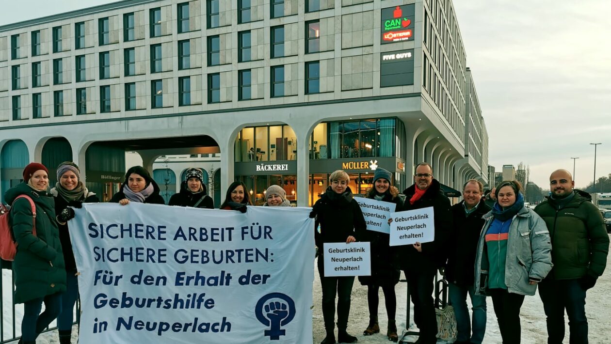 Hebammen-Demo gegen Schließung der Geburtsstation in Neuperlach