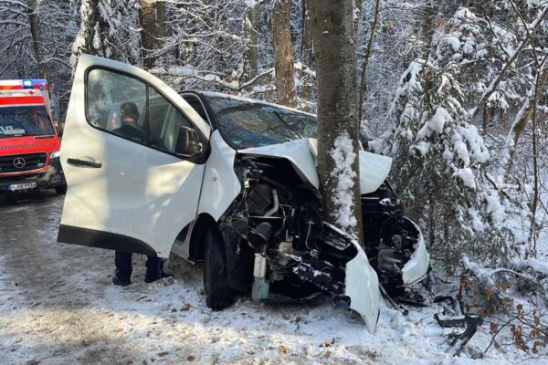 Schwerer Verkehrsunfall bei Möschenfeld