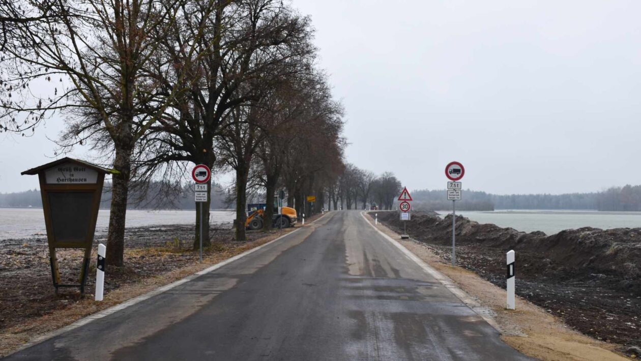 Zornedinger Straße in Harthausen wieder geöffnet