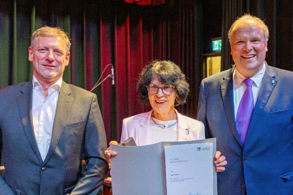 Ingrid Röser erhält Auszeichnung des Landkreises München