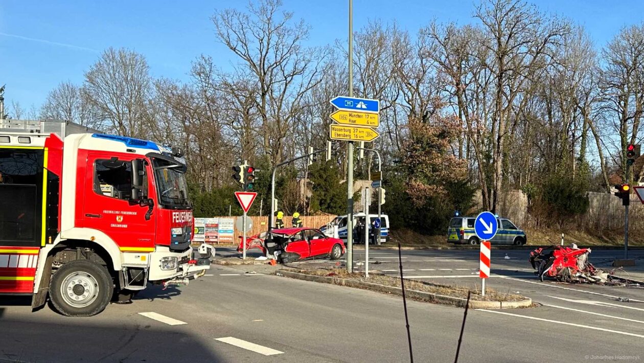 Schwerer Unfall auf der B 304 Kreuzung Neukeferloh-Vaterstetten