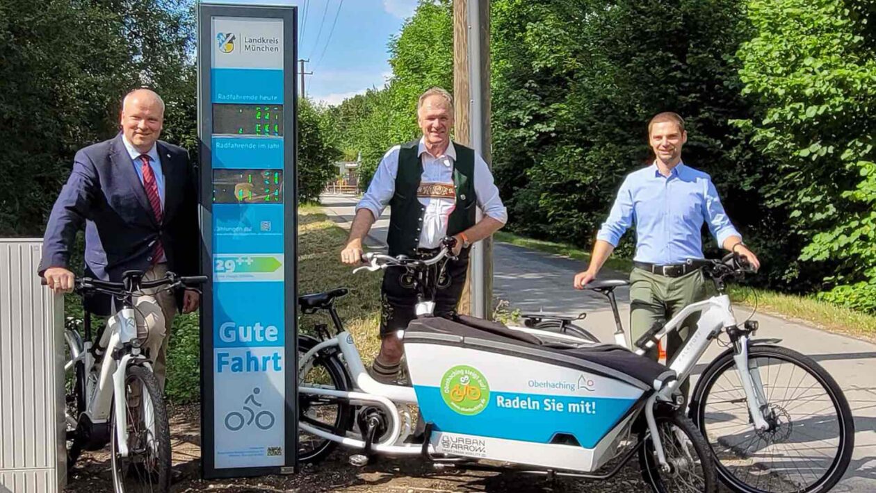 Erste Fahrradzählstation im Landkreis München offiziell in Betrieb genommen